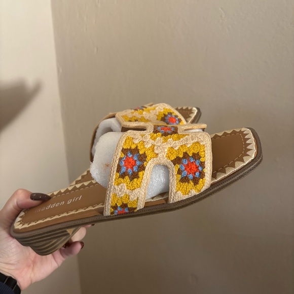 NWT Madden Girl Patterned Boho Sandals - Picture 2 of 5